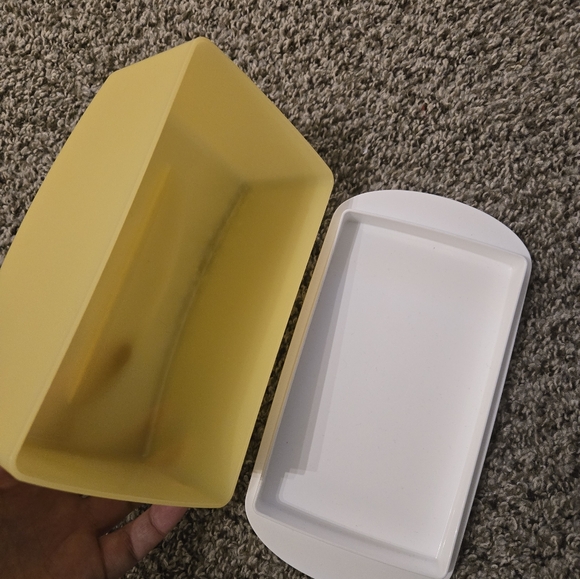 Tupperware large butter-cheese keeper - Picture 3 of 4